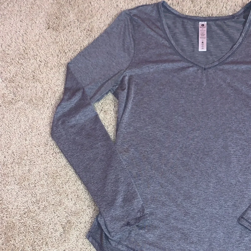 Women's 90 Degrees Long-Sleeve Gray Athletic Workout V-Neck Top Small - Picture 4 of 8